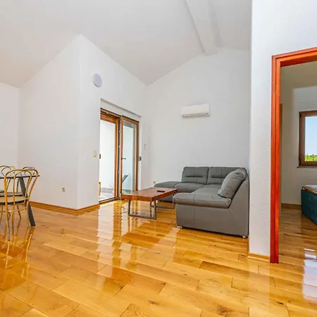 In 45894 Apartment